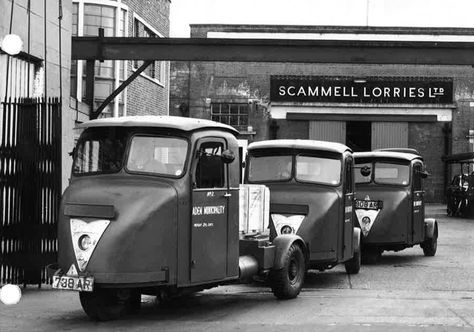 I rememner these at the bigger stations. Scammell Lorries was a British manufacturer of trucks from 1921 to 1988. Originally based in Spitalfields, Scammell moved to new premises at Tolpits… Scammell Trucks, Mechanical Horse, Heritage Railway, Old Commercials, Old Lorries, Traction Engine, British Rail, Big Rig Trucks, Mini Trucks