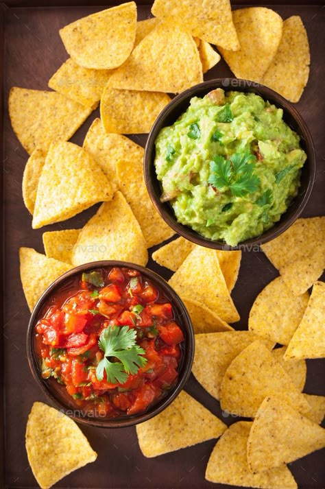 mexican guacamole and salsa dip, nachos tortilla chips Guacamole Dip Recipes, Guacamole Chips, Mexican Guacamole, Nacho Chips, How To Make Guacamole, Salsa Dip, Chips And Salsa, Guacamole Recipe, Tortilla Chips