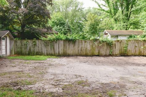 Our 3 Day Backyard Makeover! - Yellow Brick Home Yard Before And After, California Landscaping, California Backyard, Backyard Sanctuary, Yellow Brick Home, Cheap Backyard, Diy Backyard Landscaping, Living Modern, Garden Makeover