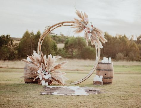 Wedding arch, Boho wedding, Country Wedding, pampas grass Wheat Wedding Arch, Round Boho Wedding Arch, Cow Feeder Wedding Arch, Diy Wedding Arch Pampas, Wedding Arches Outdoors Rustic, Pompadour Grass Wedding Arch, Hay Bale Ring Wedding Arch, Hay Ring Arch, Hay Feeder Wedding Arch