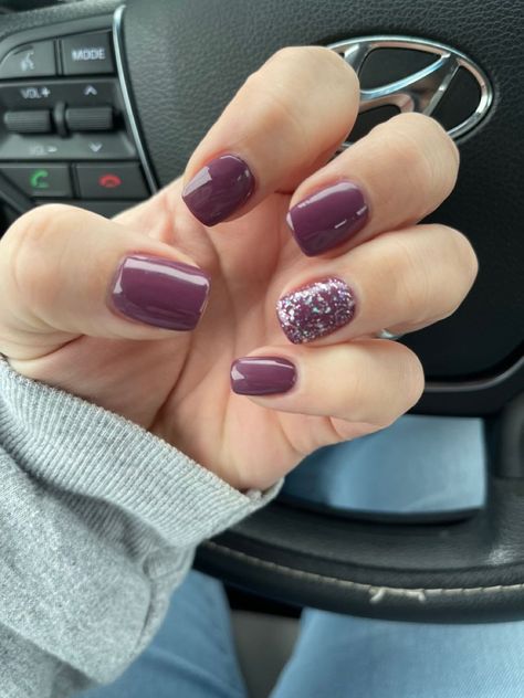 60 New Year's Nail Art Ideas that'll Make You Sparkle Dnd Gel Polish Colors Fall Glitter, Plum And Glitter Nails, Plum Colour Nails, Simple Autumn Nails Short 2022, Plum Nails With Glitter, Fall Gel Nails Dnd, Dnd Gel Nail Polish Ideas, Dnd Nail Ideas, Dnd Plum Wine