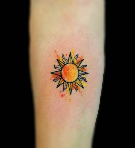 The Sun Tarot Tattoo, Leo Sun Tattoo, Sun Tarot Tattoo, Henna Tattoo Shoulder, Tattoo Sonne, Maching Tattoos, Sky Tattoos, Sunshine Tattoo, Sun Tattoo Designs