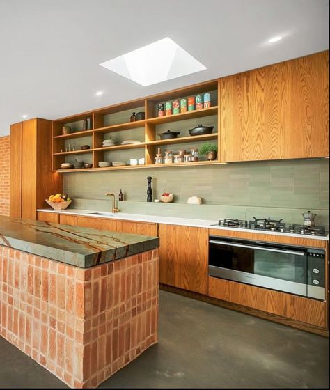 green tiles (artedomus) Green Tiles, Kitchen Redesign, Mid Century Modern Kitchen, Kitchen Dinning, Kitchen Inspiration Design, Xmas Decor, Kitchen Redo, Green Kitchen, Updated Kitchen