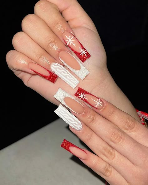 Christmas Nails 2023 Long, Christmas Nail Designs Holiday Red, Nails 2023 Christmas Red And White, Nail Ideas For Christmas 2023, Red Nail Inspo Christmas, Nail Inspo 2023 Christmas, Latina Christmas Nails, Red Christmas Nails Baddie, Christmas Nails Acrylic Red And White