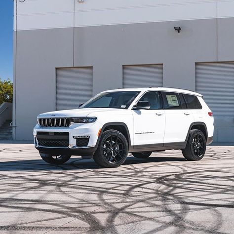 White Jeep Grand Cherokee, Grand Cherokee Lifted, Porsche Suv, White Jeep, Grand Wagoneer, Mom Car, Lifted Jeep, New Suv, Dream Cars Jeep