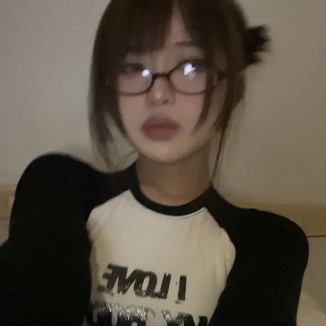 사진 촬영 포즈, Foto Poses, Discord Server, Cute Selfie Ideas, Pretty Selfies, Selfie Poses, الرسومات اللطيفة, Girl Icons, Ulzzang Girl