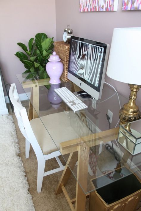 Chic glass computer desk More DIY Desk Ideas for a Posh Home Office. This is really cute. Diy Computer Desk, Glass Desk, Craft Room Office, Gaming Desk, Diy Desk, Magic Tricks, Office Table, Desk Design, Office Inspiration