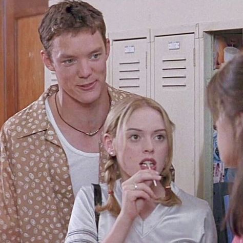 stu and tatum in Scream (1996) Out Of Touch With Reality, Stu Macher, Scream 1996, Scream Cast, Scream 1, Scream 3, Scream Franchise, Matthew 3, Scream Movie