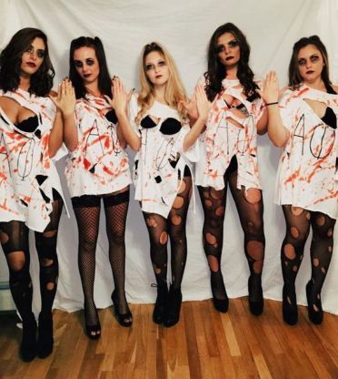 26 Easy Girl Halloween Costumes|Easy Girl College Halloween Costumes Easy Girl Halloween Costumes, Badass Halloween Costumes, Zombie Halloween Costumes, Diy Costumes Women, Bff Halloween Costumes, Best Friend Halloween Costumes, Halloween Coustumes, Halloween Costumes College Girls, Diy Halloween Costumes For Women