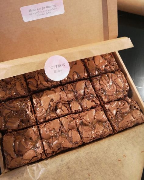 Postal Brownies, Brownies Ideas, Brownie Packaging, Bakery Packaging Design, Bake Sale Packaging, Baking Packaging, Box Brownies, Dessert Packaging, Tastemade Recipes