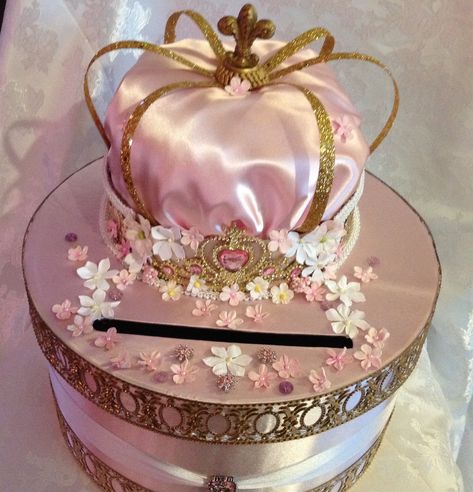 Card Box Birthday, Cinderella Crafts, Quinceañera Cakes, Dream Quinceanera, Royalty Theme, Princess School, Royal Decor, Box Wedding Card, Invitations Quinceanera