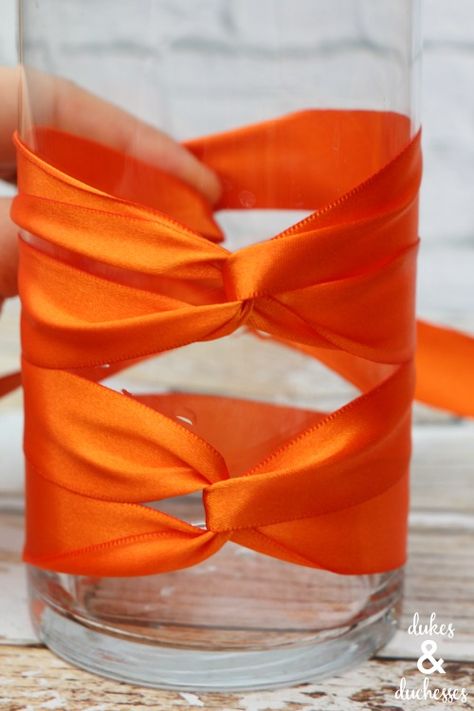 Wrapped Vases Centerpieces, Vases With Ribbon, Diy Bow For Vase, Vase For Bridal Bouquet, Ribbon On Flower Vase, Ribbon On Table Decor, Diy Ribbon Decor, Butterfly Diy Centerpieces, Bows For Flower Arrangements