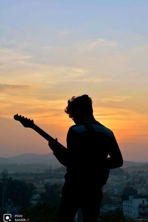 guitar poses Guitarist Photoshoot, Guitar Players Photography, Guitar Senior Pictures, Guitar Poses, Musician Photoshoot, Guitarist Photography, Guitar Portrait, Artist Photoshoot, Guitar Guy