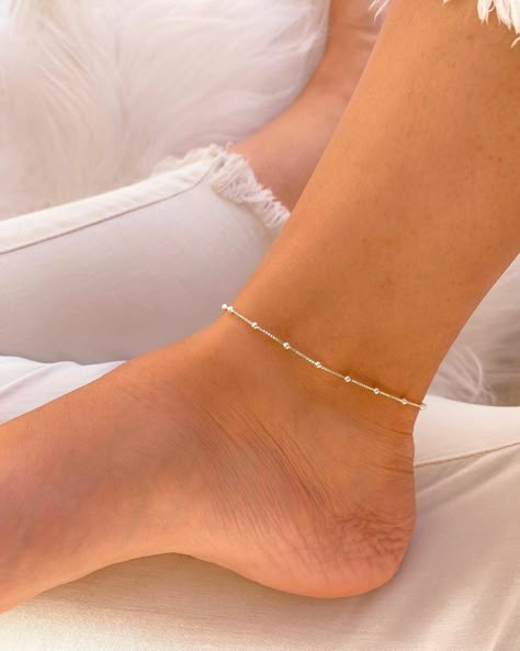 Ankle Jewelry Aesthetic, Permanent Ankle Bracelet, Cute Gold Anklets, Cute Anklets Aesthetic, Gold Delicate Anklets For Summer, Ankle Jewelry Foot Bracelet, Anklet Aesthetic, Beautiful Anklets Feet Jewelry, Permanent Anklet