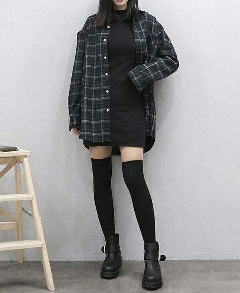 Edgy Shoes, Rok Outfit, Goth Outfit, Thigh High Socks, Korean Fashion Trends, Ulzzang Fashion, Fan Fiction, 가을 패션, Fashion Korean