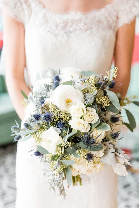 Cream And Blue Wedding, Bright Winter Wedding, Classic Vintage Wedding, Blue Bridal Bouquet, Gold Bouquet, Bridal Bouquet Blue, Blue Wedding Bouquet, Vintage Bouquet, Blue Wedding Flowers