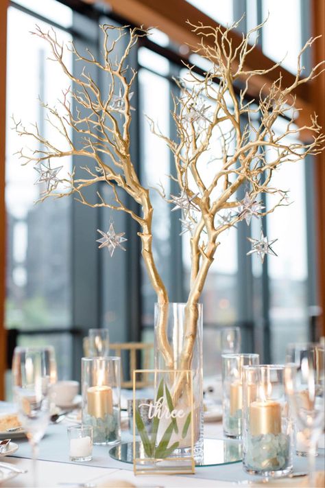 Centerpieces With Sticks Tree Branches, Stick Centerpieces Branches, Gold Tree Centerpiece, Gold Branches Centerpiece, Silver Star Centerpieces, Star Centerpieces Wedding, Gold Branch Centerpiece, Under The Stars Centerpiece Ideas, Stary Night Centerpiece