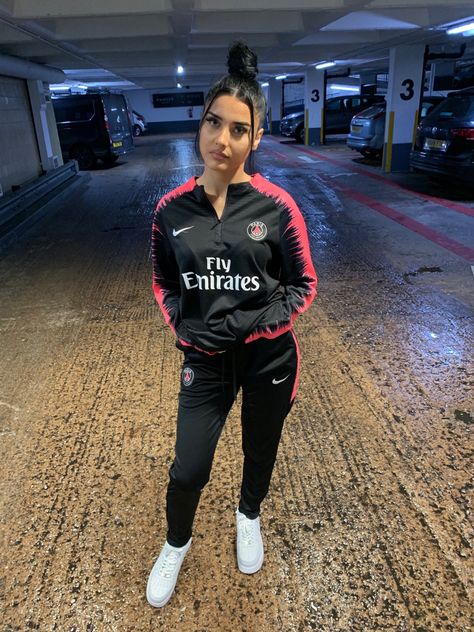 Psg Tracksuit Women, Drip Outfits Women, Lacoste Tn, Swag Girl Style, Joggers Outfit, Causal Outfits, Football Outfits