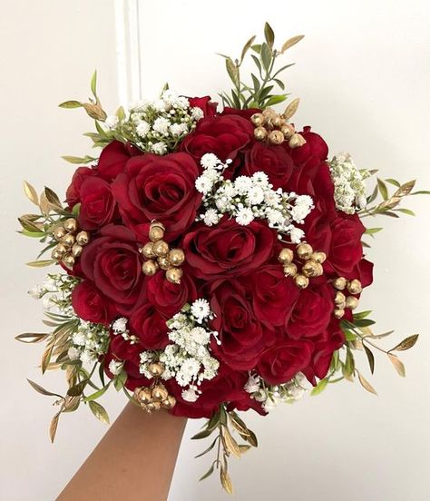 Red And Gold Bouquet Wedding, Hindu Wedding Bouquet, Indian Wedding Bouquet Bridal, Desi Wedding Bouquet, Desi Wedding Flowers, Red Boquetes Of Flowers Wedding, Red And Gold Wedding Bouquet, Indian Bridal Bouquet, Bridal Bouquet Indian