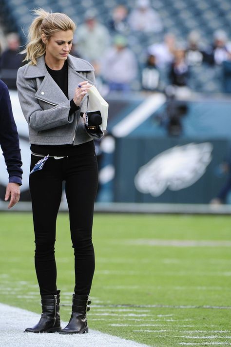 Female Coach Outfits, Cowboys Vs Packers, Packers Funny, Super Bowl Outfit, Jordy Nelson, Coach Outfits, Lincoln Financial Field, Robin Roberts, Erin Andrews