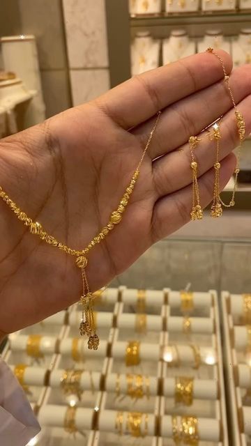 Vintage Chain Necklace, Unique Gold Jewelry Designs, Delicate Gold Jewelry, Gold Jewels Design, Flipagram Instagram, Gold Bangles For Women, New Gold Jewellery Designs, Gold Jewellry, Jewelry Set Design