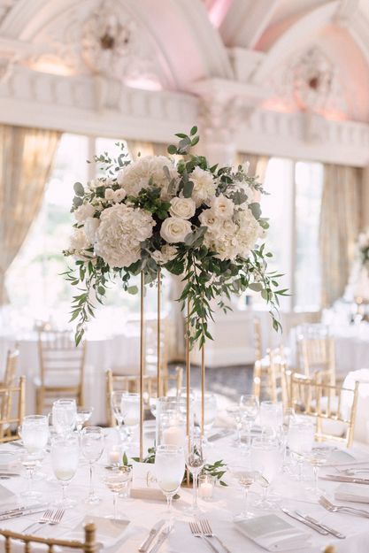 Wedding Reception Table Ideas Elegant, White Wedding Centerpieces, Rustic Wedding Decorations, Wedding Floral Centerpieces, Wedding 2025, Wedding Table Flowers, Wedding Flower Inspiration, Flower Centerpieces Wedding, Centerpieces Wedding