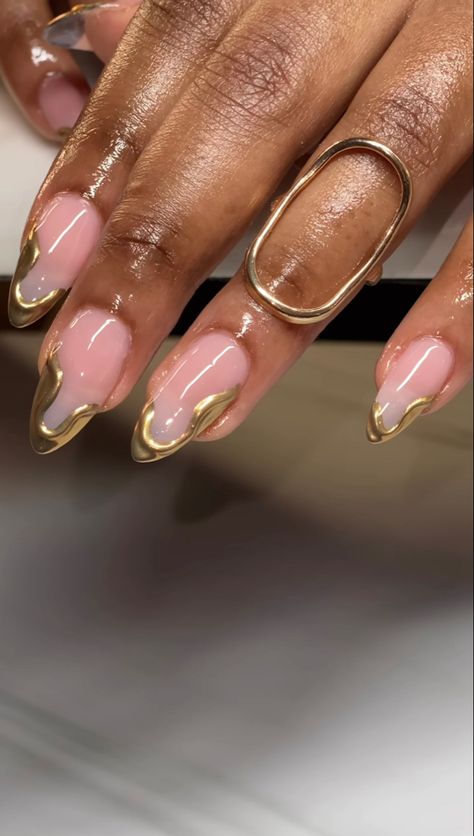 Nails Inspiration For Wedding Guest, Gold Chrome Coffin Acrylic Nails, Oval Nails Gold Tips, Futuristic Nails Aesthetic, Gold Crome Nails Almond, Graduation Nails Ideas Almond, Gold Nails With Pearls, Gold And Silver Chrome Nails, Oval Nails Gold