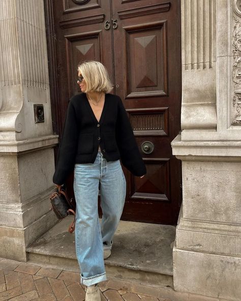 Suddenly, Everyone Is Wearing Citizens of Humanity Jeans | Who What Wear Denim And Black Outfits, Girls Jeans Outfit, Jeans Outfit Fall, Jeans Outfits, Citizens Of Humanity Jeans, Denim Trends, Outfit Look, Jeans Outfit, Citizens Of Humanity