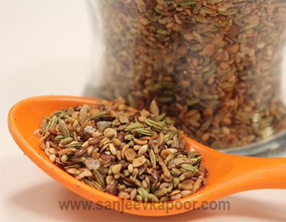 how to make Ayurvedic Mukhwas-This healthy mixture of nutritious ingredients also acts as mouth freshners. Mouth Freshener, Ayurvedic Recipes, Roasted Fennel, Sanjeev Kapoor, Vegetarian Recipe, India Food, Indian Snack Recipes, Starters Recipes, Master Chef