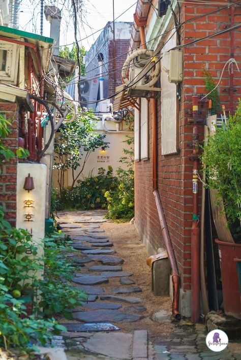 Asia Travel, Seoul Itinerary, Bukchon Hanok Village, Flower Cafe, Han River, Historical Buildings, Korea Travel, 72 Hours, Historic Buildings