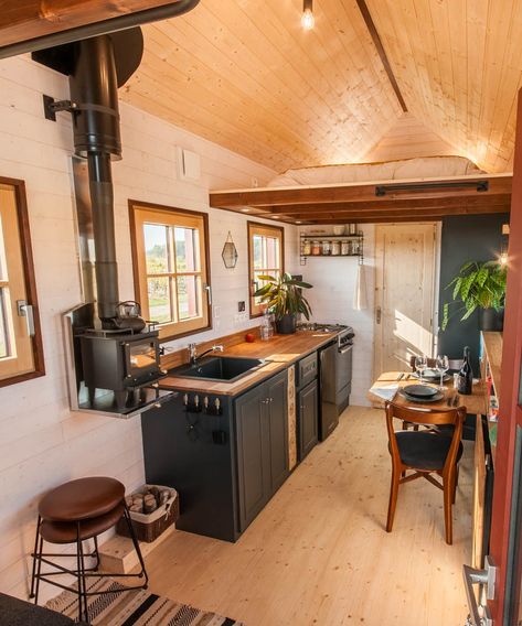 Bothy Interiors, Tiny House Remodel, Diy Tiny House Plans, Train Carriage, Wohne Im Tiny House, Casa Loft, Diy Tiny House, Tiny House Interior Design, Best Tiny House