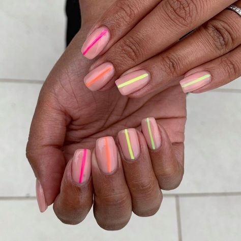 Fluorescent Nails, Bright Nail Designs, Neon Nail Art, Neon Nail Designs, Coral Nails, Manicure Gel, Lines On Nails, Summery Nails, Striped Nails