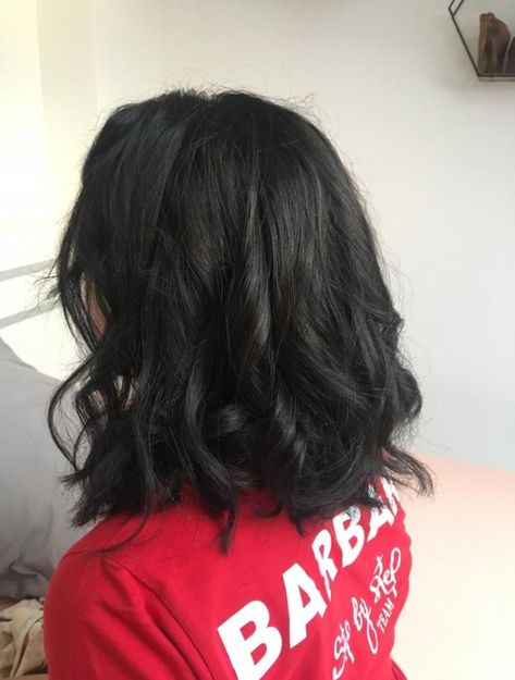 Layered Black Hair Short, Dark Black Short Hair, Short Dark Brown Wavy Hair, Medium Short Black Hair, Black Bob Aesthetic, Short Black Hair Women, Short Dark Hair Aesthetic, Dark Bob Hair, Black Short Hair Aesthetic