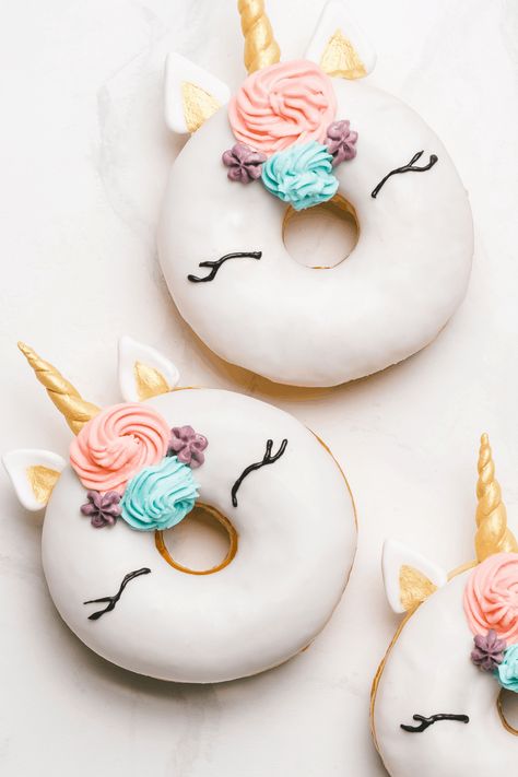 Donut Inspiration, Donut Unicorn, Cement Background, Gold Food Coloring, Unicorn Donut, Pumpkin Spice Donut, Diy Donuts, Coloured Icing, Birthday Breakfast