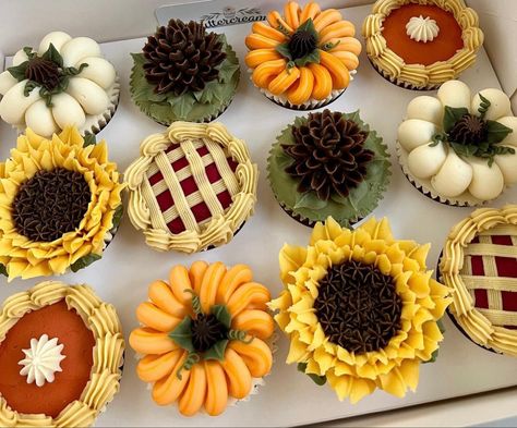 Fancy Cupcakes Decorating Design, Thanksgiving Cupcakes Decoration, Fall Cupcakes Decoration, Buttercream Flowers Tutorial, Easy Cupcakes Decoration, Thanksgiving Sweets, Delish Cakes, Cupcake Piping, Thanksgiving Cupcakes