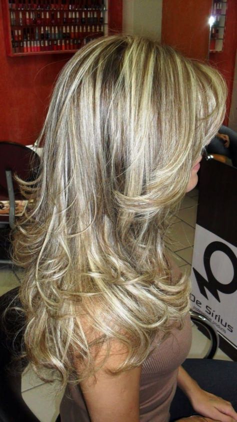 2000s Hair, Perfect Hair Color, Brown Hair With Blonde Highlights, Long Layered Haircuts, Blonde Hair Inspiration, Hair Color Techniques, Blonde Hair With Highlights, Hair Color Highlights, Brown Blonde Hair