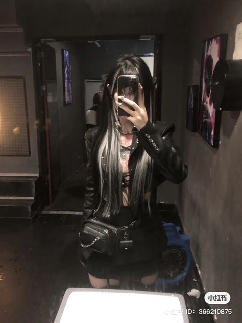 Goth Mirror Selfie, Korean Goth Fashion, Goth Punk Outfits, Asian Punk, Asian Goth, Goth Fits, Dark Princess, Dark Outfits, Black Goth