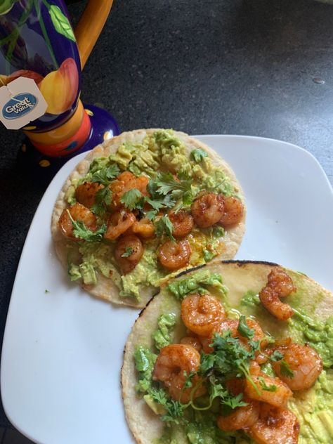 Shrimp tacos with corn tortillas, avocado spread, paprika, garlic power, onion powder, with cilantro and a splash of lemon Shrimp Tacos Recipe, Recipe Aesthetic, Healthy Meal Ideas, Healthy Food Inspiration, Easy Healthy Meal Prep, Healthy Food Dishes, Shrimp Tacos, Healthy Food Motivation, Healthy Lifestyle Food