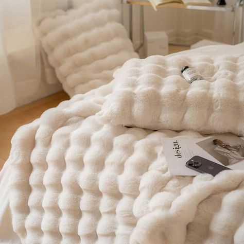 @glowingmindset (glowing mindset) - bedroom ˚୨୧⋆｡˚⋆ - Benable Fuzzy Blankets And Pillows, Big Soft Blanket, Cozy Bed Blankets, Cute Amazon Finds For Bedroom, White Blanket Aesthetic, Coquette Blankets, Warm White Aesthetic, Cute Blankets Aesthetic, Big Fluffy Blankets