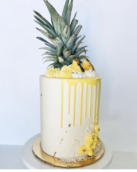 Pineapple Cake Decoration Design, Pineapple Cake Designs Birthday, Pineapple Theme Cake, Pineapple Cake Design Ideas, Pineapple Cake Design, Pineapple Cake Decoration, 1 Tier Wedding Cakes, Double Layer Cake, 11 Birthday