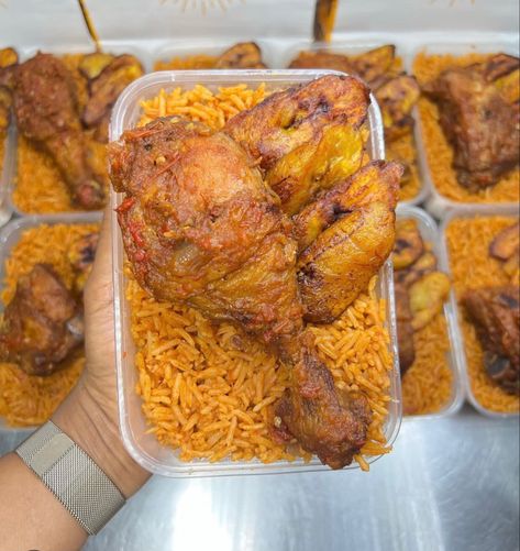 Nigeria Food, African Recipes Nigerian Food, Amazing Food Platters, Jollof Rice, Nigerian Food, Tasty Recipes Videos, Healthy Food Dishes, Food Babe, Yummy Comfort Food