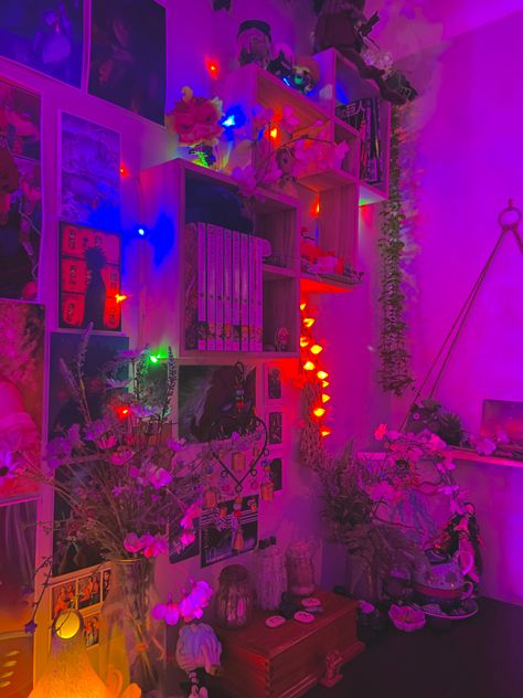 Ambient Neon Light Room Room Ideas Aesthetic Mushroom, Shroom Room Aesthetic, Neon Fairy Aesthetic, Hyperpop Room, Hyperpop Bedroom, Mushroomcore Room, Mushroom Room Aesthetic, Neon Cottagecore, Ambient Lighting Aesthetic