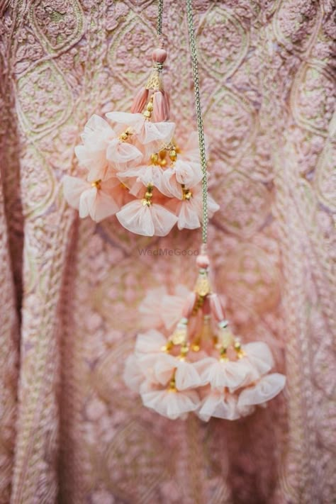 Pretty blush pink lehenga with tassel latkans. See more on wedmegood.com  #wedmegood #indianwedding #indianbride #latkans #accessories #bridallehenga #lehenga #lehengacholi Latkan Designs, Blouse Hangings, Blouse Latkan, Tassels Fashion Clothing, Designer Tassels, Blush Pink Wedding Dress, Galaxy Slime, Saree Tassels Designs, Saree Tassels