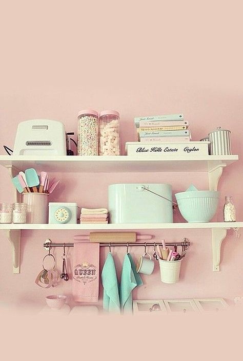 Warm up your home with pink wall colour - Aliz's Wonderland Pink Wall Colour, Bright White Walls, French Vintage Home Decor, Cocina Shabby Chic, Pink Kitchen Decor, Kitchen Pink, Murs Roses, Lake House Interior, Pastel Home Decor