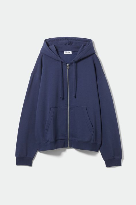 A classic relaxed zip hoodie made from a soft cotton and recycled polyester blend fleece jersey. It has a double layered drawstring hood with a topstitch down the middle, slightly dropped shoulders, a sturdy front zipper, ribbed finishes, and gathered ribbed cuffs and hemline. Size S measures 125 cm in chest circumference, 64 cm in length, and 58 cm in sleeve length. Hoodie Png, Paw Cat, Swedish Street Style, Hoodie Jumper, Women Hoodies, Women's Hoodies, Sweatshirt Women, Style Hoodie, Mein Style