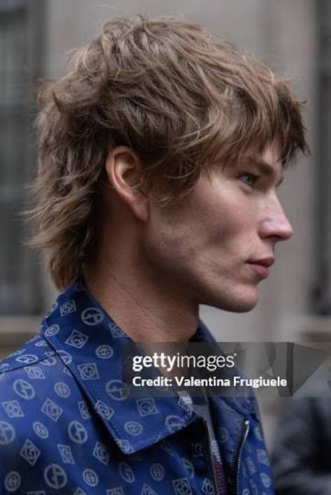 Sharp Jawline, Jordan Barrett, Short Grunge Hair, Jordan B, Handbag Essentials, Hairstyle Tutorial, Grunge Hair, Boy Hairstyles, Hair Highlights