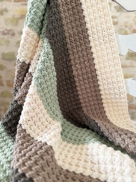 Looking for a simple crochet baby blanket pattern? This beginner-friendly design is perfect for creating a cozy, soft blanket with easy stitches (the blanket stitch) and beautiful results. Follow the easy pattern to make a heartfelt handmade gift for any little one! Crochet Blanket Patterns Quick, Crochet Patterns Blanket Beginner, Baby Blanket Chrochet, Crochet Blanket Pattern 2 Colors, Crochet Simple Blanket Free Pattern, Mini Bean Stitch Crochet Blanket, Quick Work Up Crochet Blanket, 6 Weight Yarn Crochet Blanket Patterns, Bernard Baby Blanket Crochet Pattern