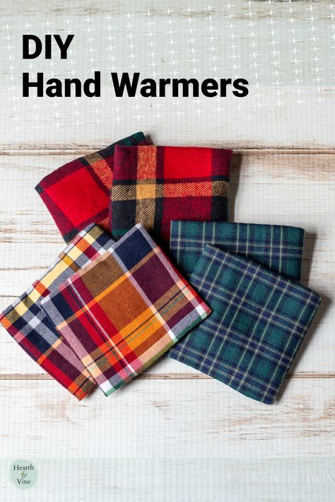 These easy to create hand warmers make a great handmade gift for the holidays and will last throughout the winter. Diy Handwarmers, Rice Hand Warmers, Diy Hand Warmers, Reusable Hand Warmers, Christmas Sewing Projects, Scrap Fabric Projects, Sew Ins, Sewing Projects For Kids, Christmas Sewing