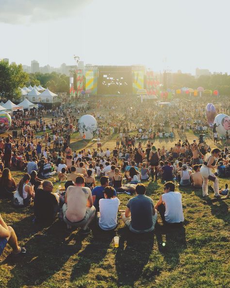 Ilesoniq festival, Montreal http://www.ilesoniq.com/ Copenhagen Vacation, Multicultural Festival, Music Festival Aesthetic, Outdoor Music Festival, City Festival, Edm Music Festivals, Outdoor Festival, Green Event, Festival Aesthetic