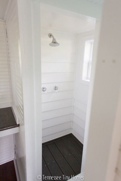 tiny happy homes shower.  Looks like Trex decking for the floor, spaced a bit apart for drainage.  I like this look ~ it's sorta beachy and cute. Tiny House Porch, Backyard Tiny House, House Bathroom Designs, Wet Bath, Shower Black, Shower Area, Pool Bathroom, Beach Shower, Tiny House Bathroom